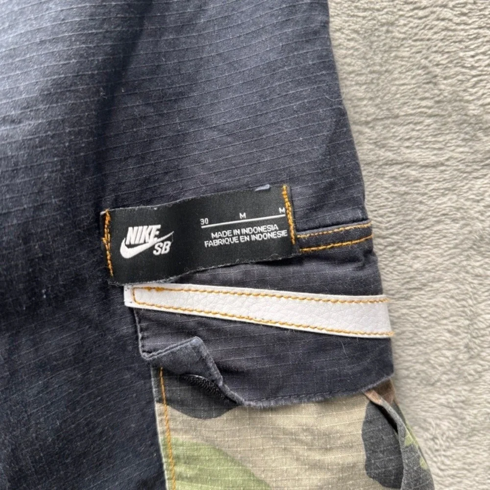 Nike SB Patchwork Ripstop Cargo Pants Camo Denim Navy Skateboarding Mens 30-32 - Picture 12 of 14